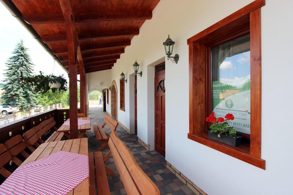 Gesztenyés Vendégház Garáb Extérieur photo